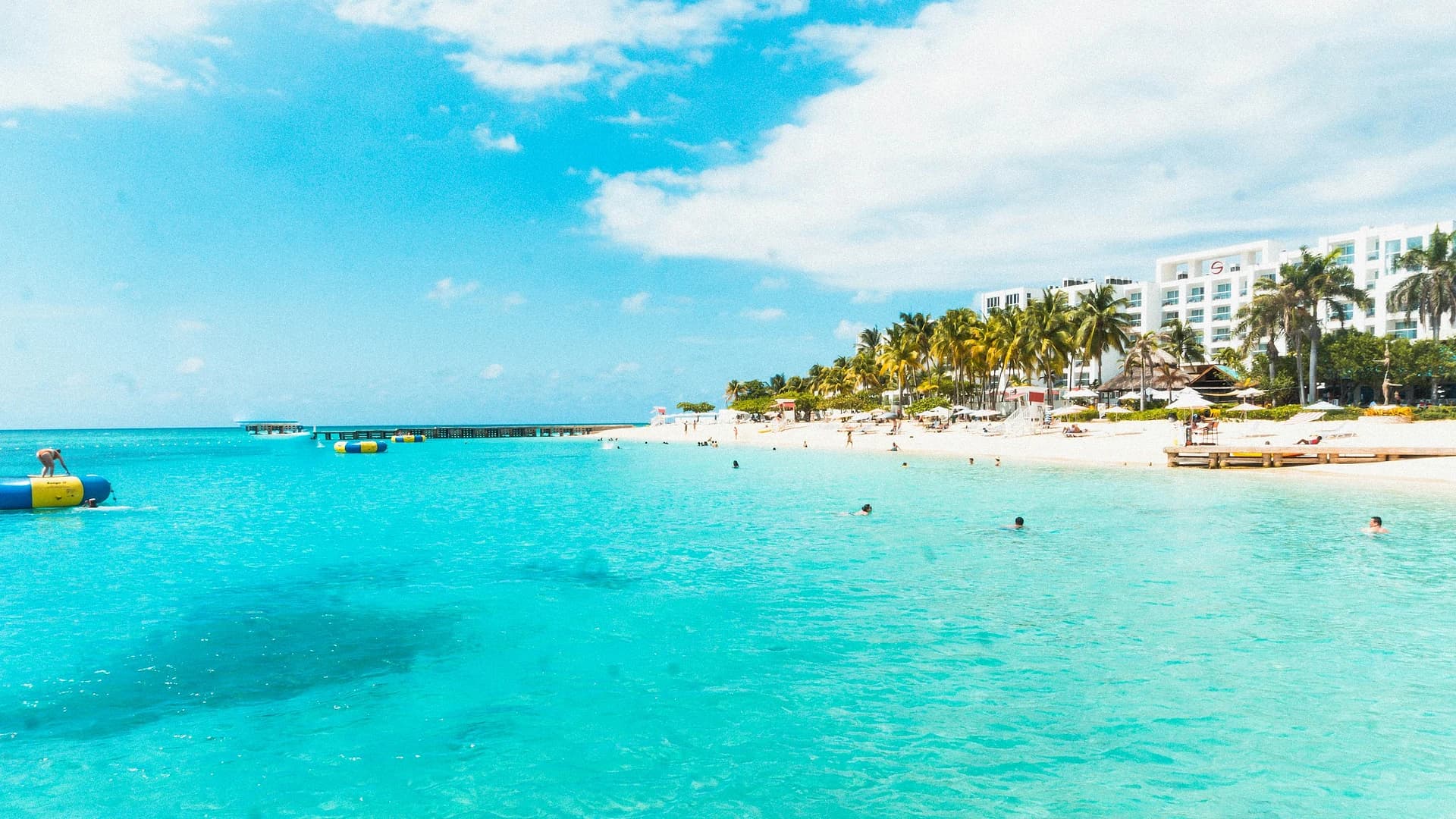 Playa tropical para inspirar un viaje con Mitiquete