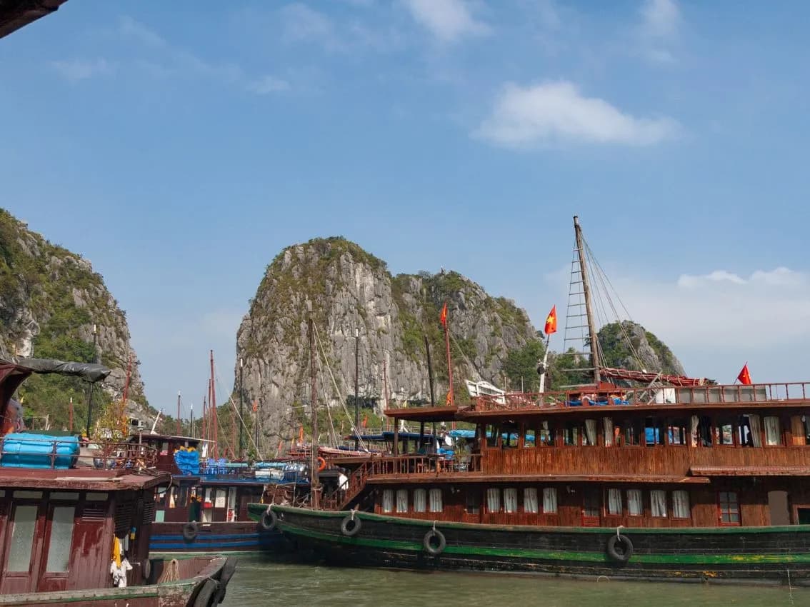 DIA 3: HANOI – BAHIA DE HALONG/LAN HA 
