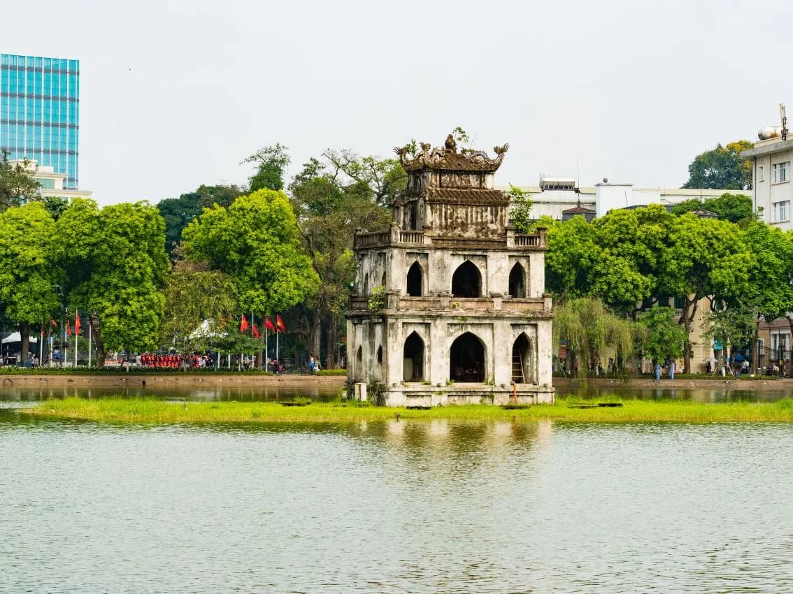 DIA 1: LLEGADA A HANOI 