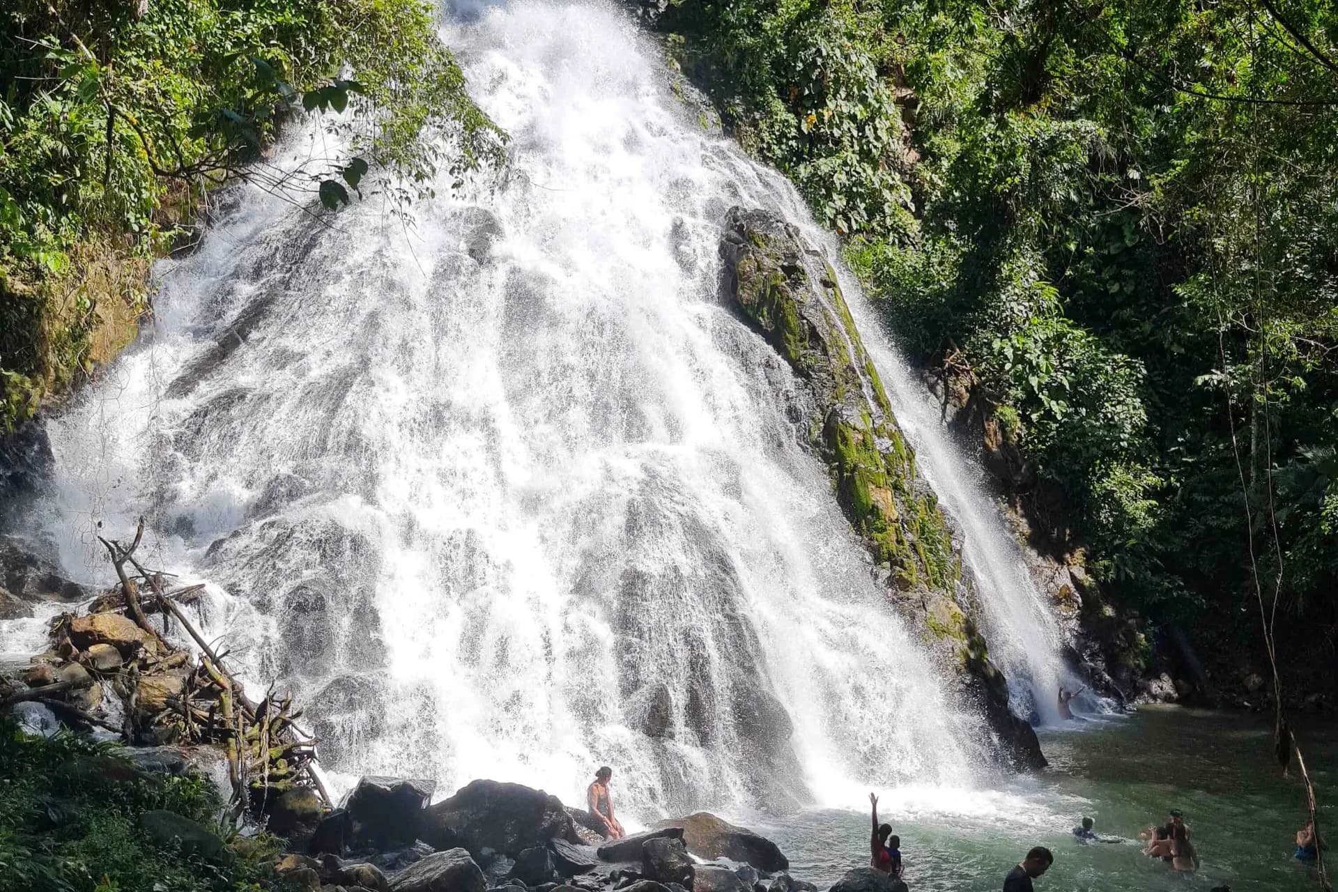 BAHÍA SOLANO - EXCURSION CASCADA DEL AEROPUERTO Y CITY A CIUADAD MUTIS