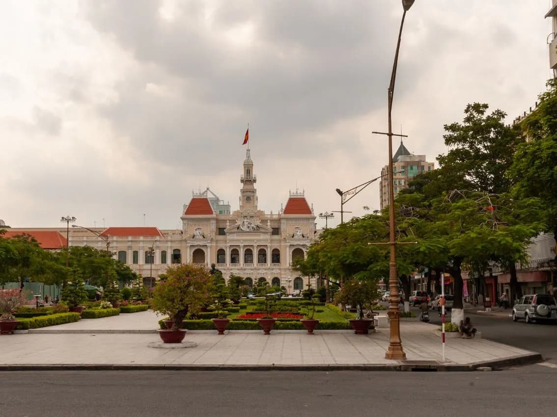 DIA 10: SALIDA DE SAIGON