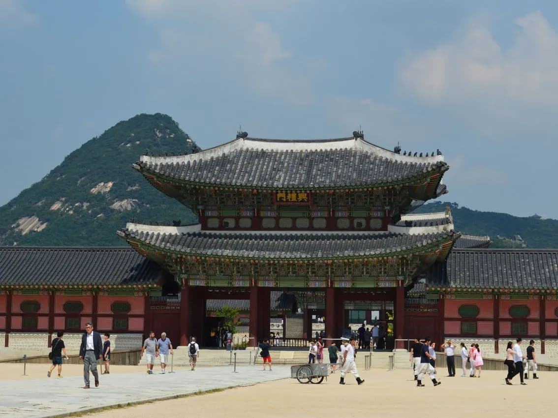 SEÚL – PALACIO GYEONGBOKGUNG – TEMPLO JOGYESA – INSADONG – NANTA MYEONGDONG
