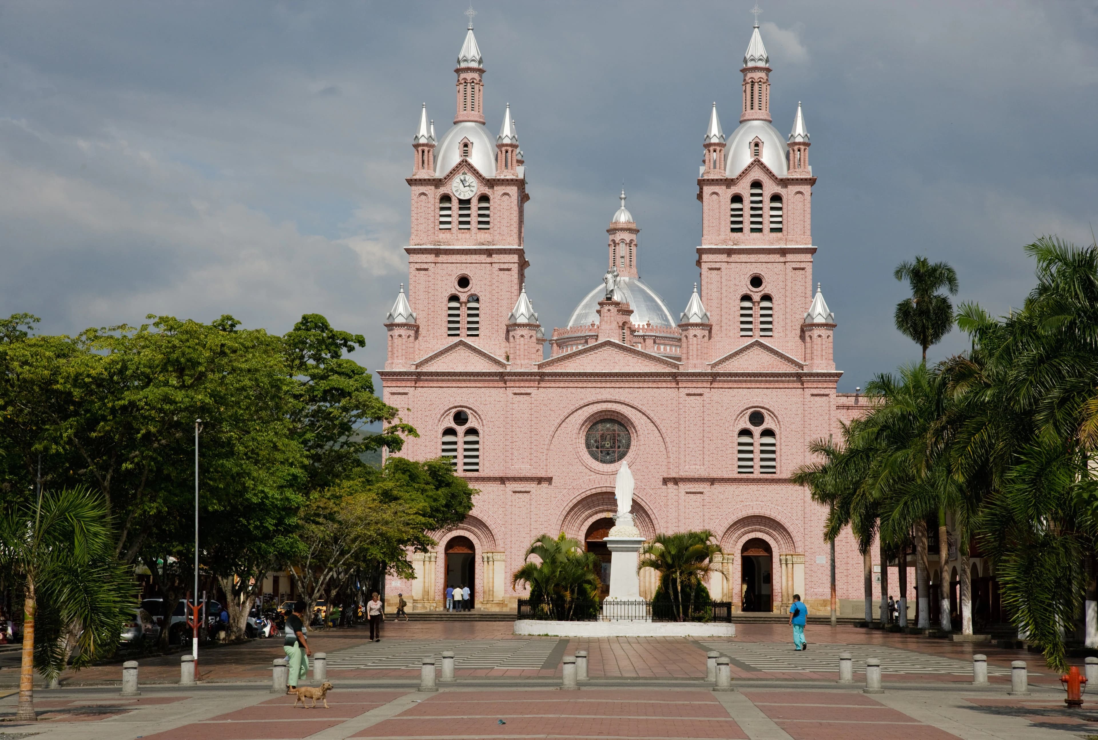 DÍA 3 – CARTAGO, BUGA Y CITY TOUR CALI